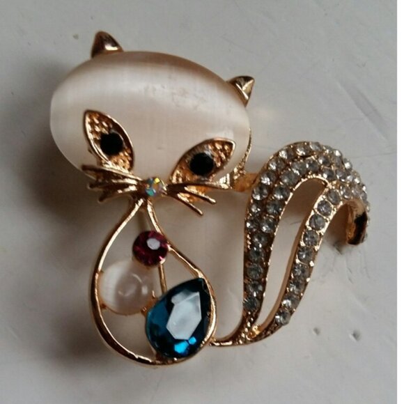Sassy kitty cat bling costume jewelry  rhinestone medium bro0ch pin - Picture 2 of 5